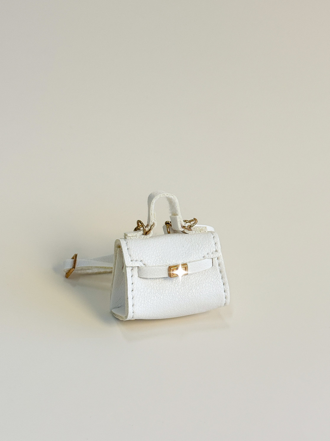 Labubu Miniature Tote Handbag – White with Gold Lock