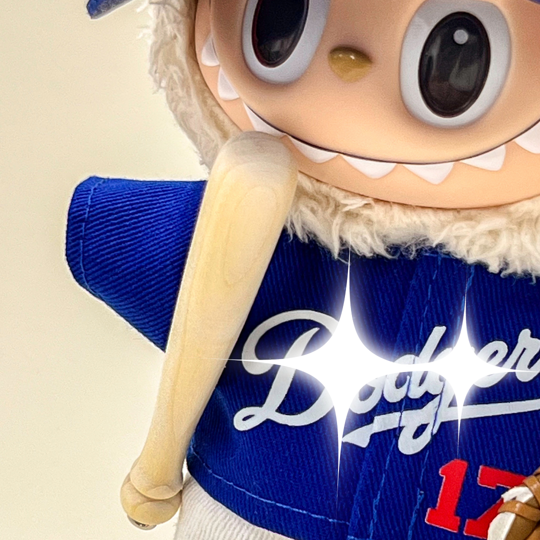 Baseball Accessory - Mitt & Bat close-up detail shot – Lizzie & Friends