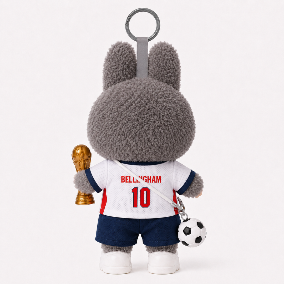 Labubu England #10 Football Outfit Set – Complete with Authentic Kuromi Figure
