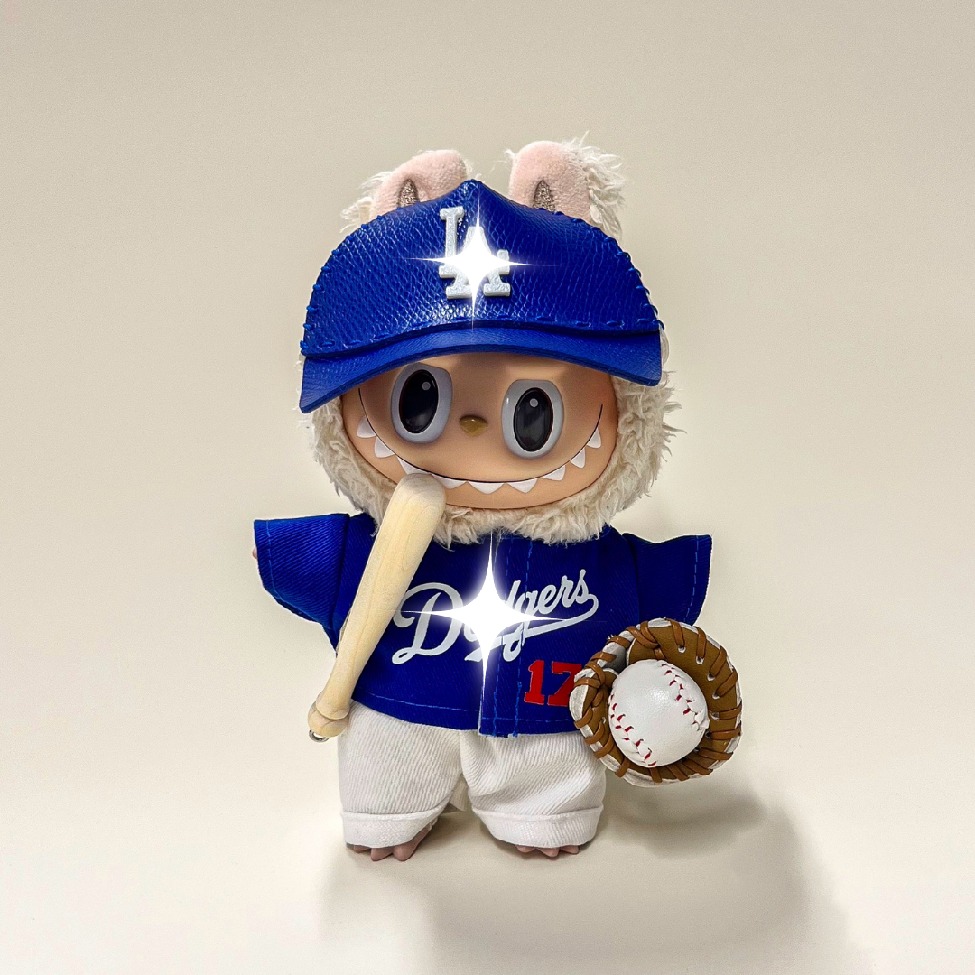 Baseball Accessory - Mitt & Bat lifestyle display – Lizzie & Friends