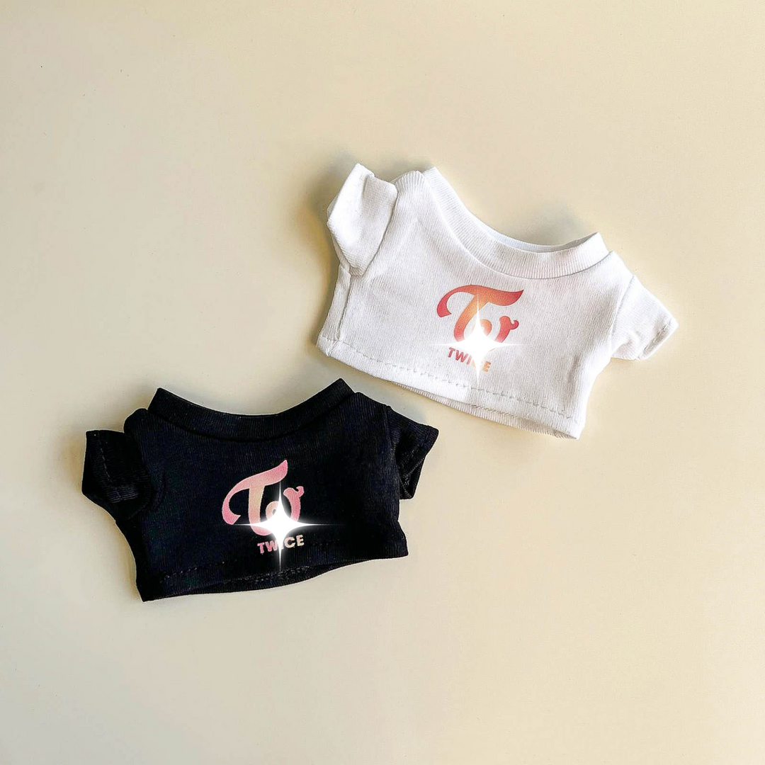 Outfit T-shirt Logo Idol Labubu Pink Signal (Coloré) — Avec Mini Lightstick Ventilateur (2 Articles)
