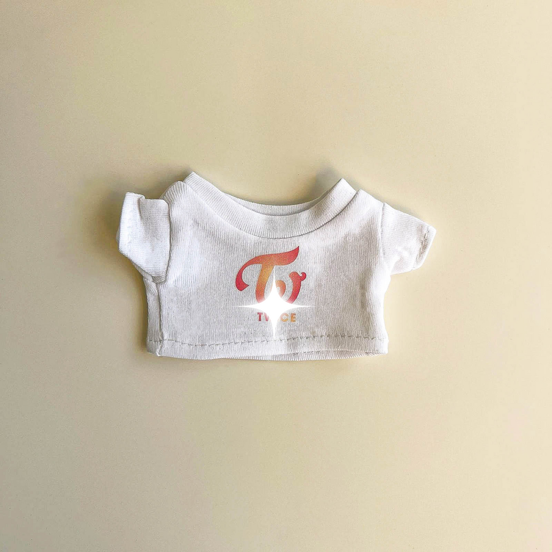 Outfit T-shirt Logo Idol Labubu Pink Signal (Coloré) — Avec Mini Lightstick Ventilateur (2 Articles)
